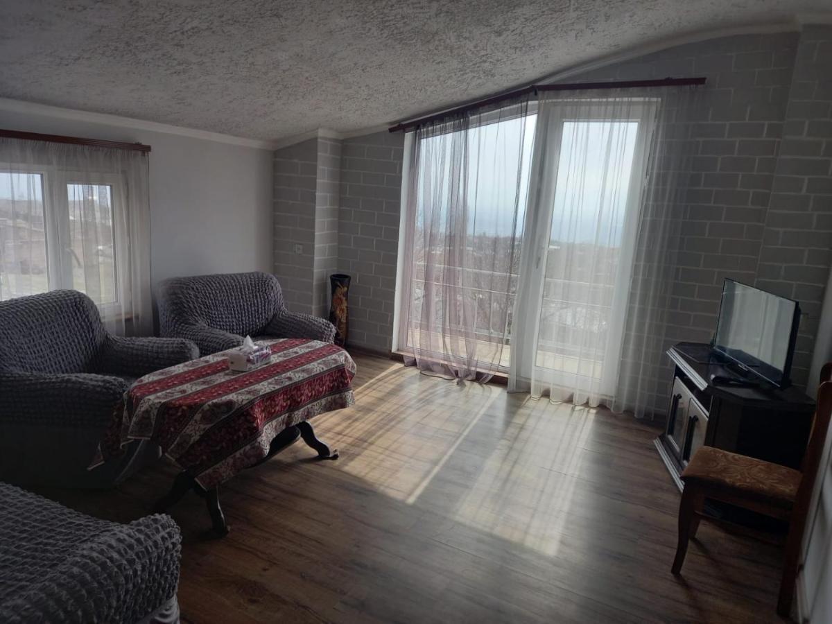 Byurakan Guesthouse Bagian luar foto